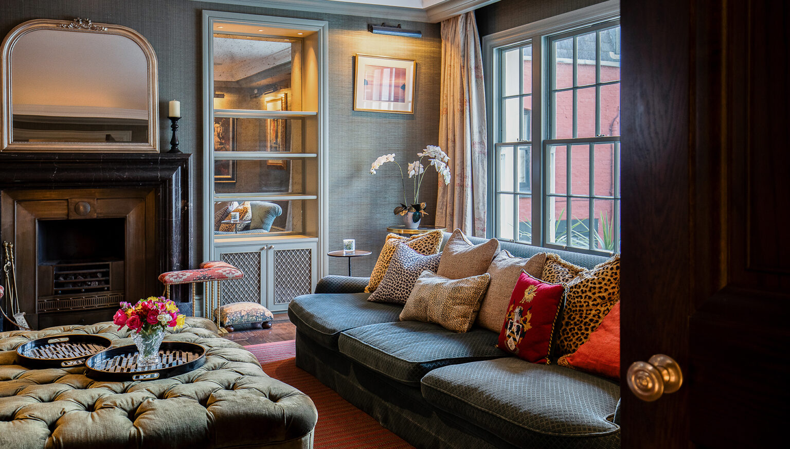 A Living room with a couch and a window