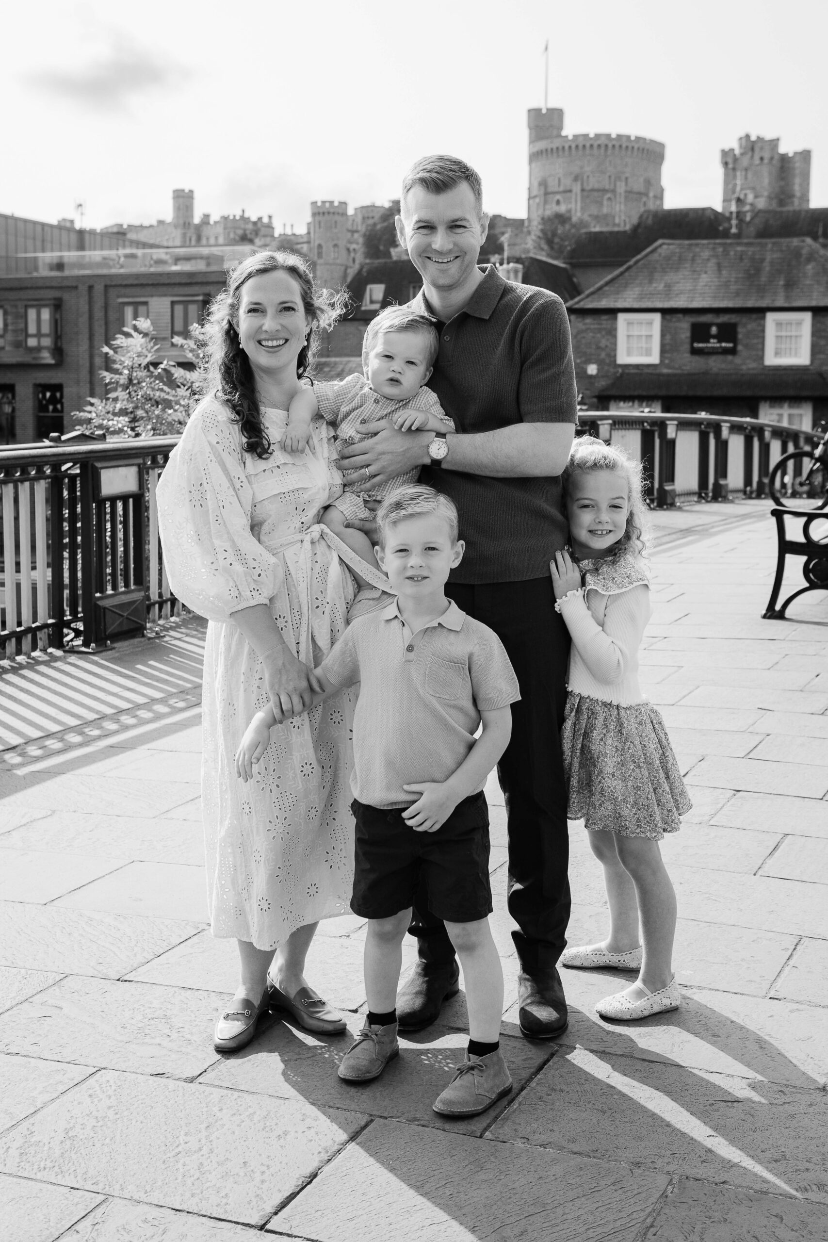 Family of 5 during their photo shoot on Eton Bridge win Berkshire
